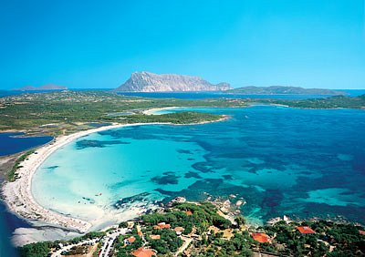 La Cinta di San Teodoro: la spiaggia paradisiaca della Sardegna che incanta ogni estate