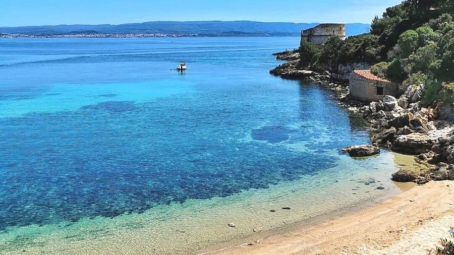 Le calette del Lazzaretto ad Alghero: un angolo paradisiaco tra storia e mare cristallino